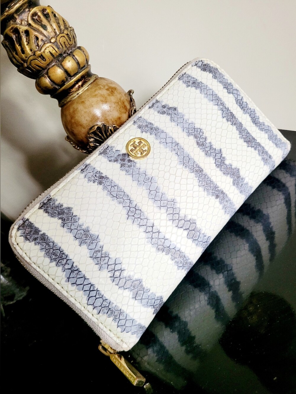 Tory Burch Continental Snakeskin Zip Around Wallet 7.5"×4"×1" - Picture 3 of 16